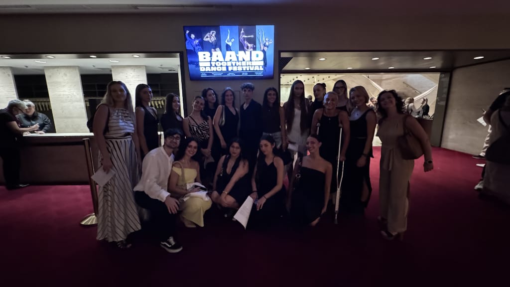 Gruppo dance together